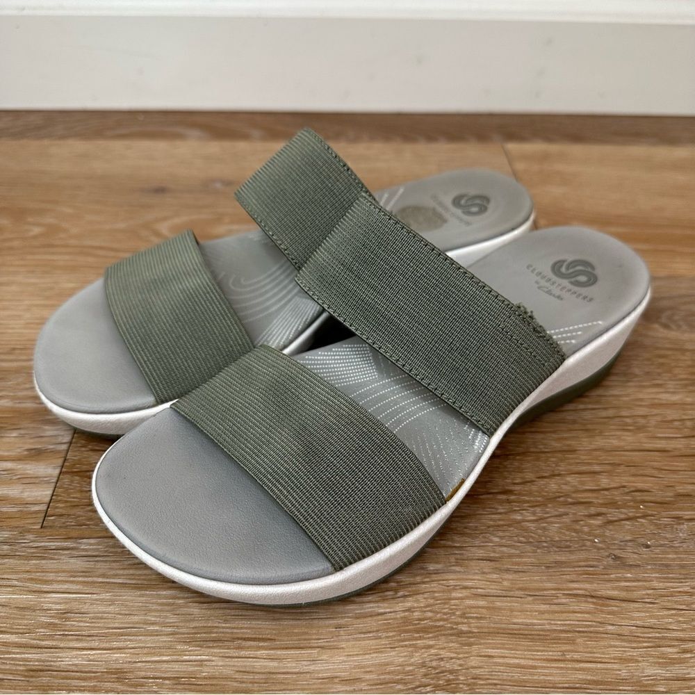 Clarks Women’s Gray Slip On Sandals - Picture 3 of 12